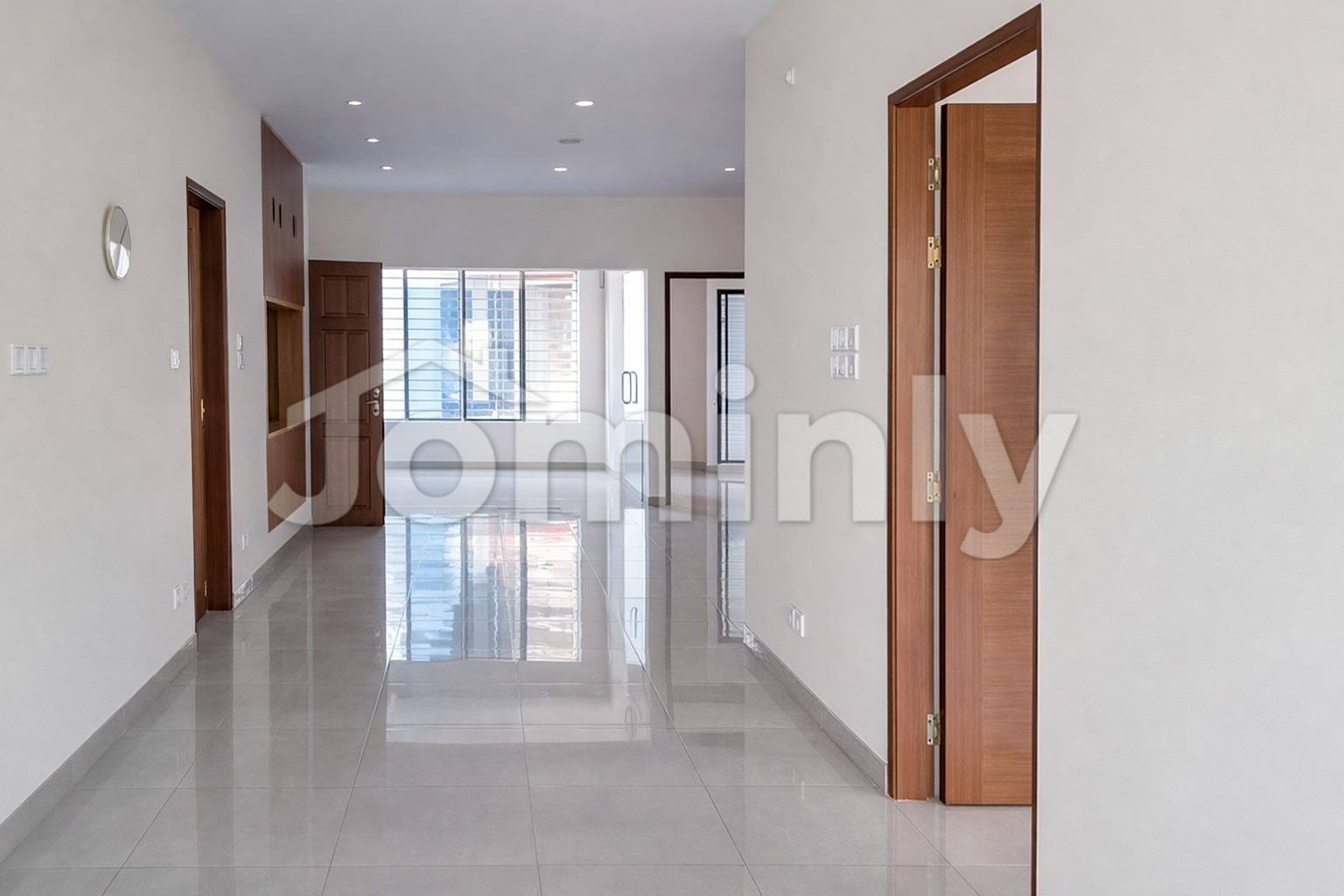 Brand New 2,300 Sft Lake View Corporate Office for Rent at Gulshan-1, Road 1