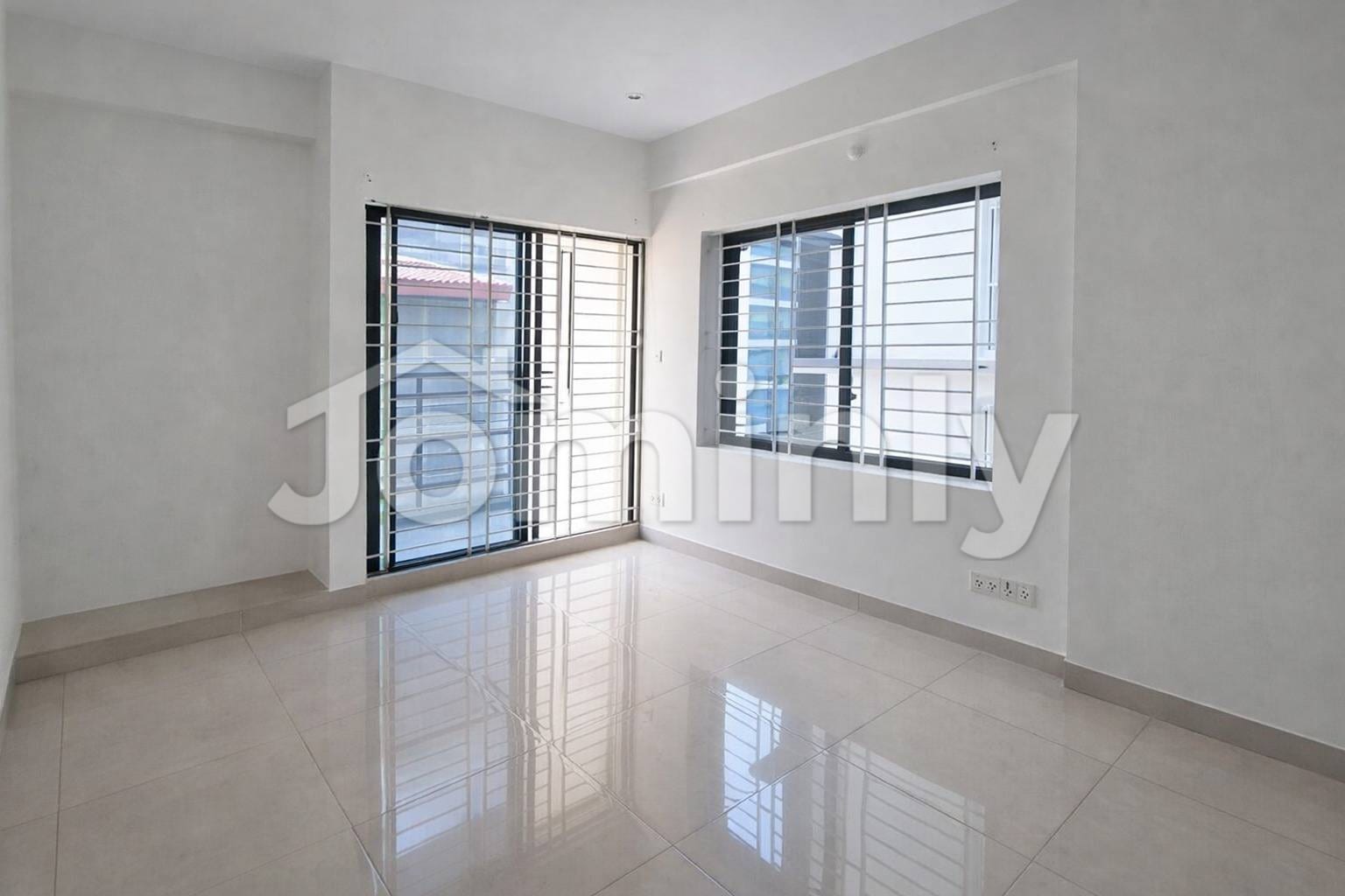 Brand New 2,300 Sft Lake View Corporate Office for Rent at Gulshan-1, Road 1 - 5