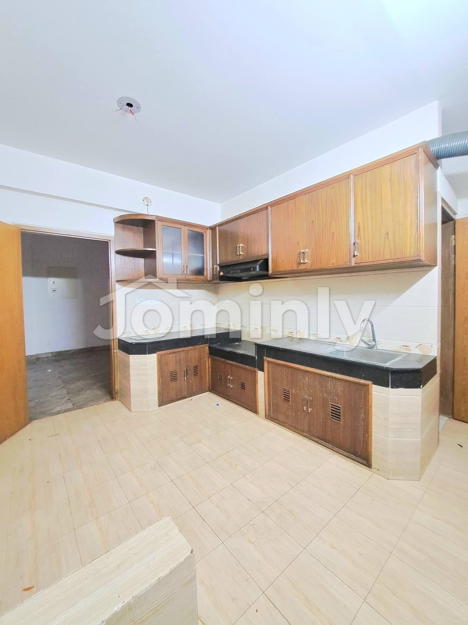 Spacious 2,500 Sft Prime Apartment for Family Residence or Corporate Office at Banani (Near Road 11) - 5