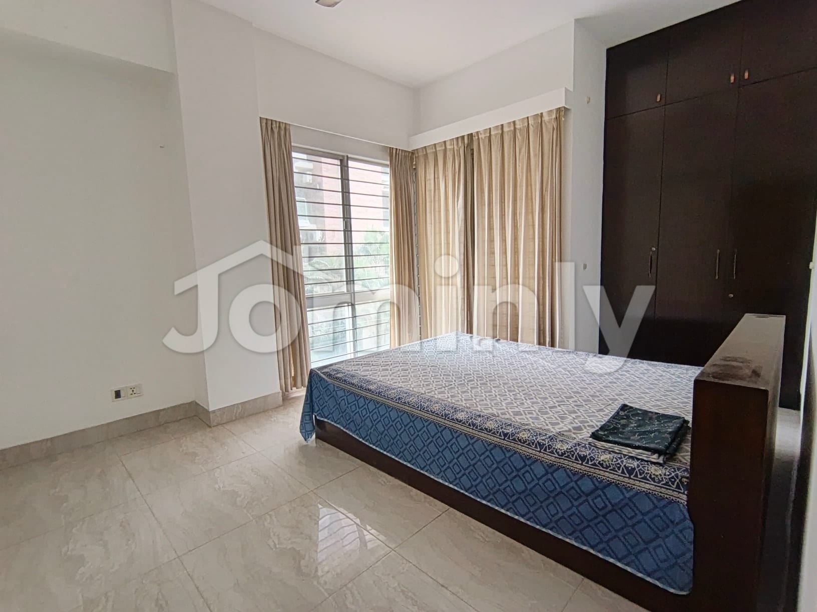 Luxurious 1400 Sft Fully Furnished Apartment for Rent in Bashundhara R/A - 5
