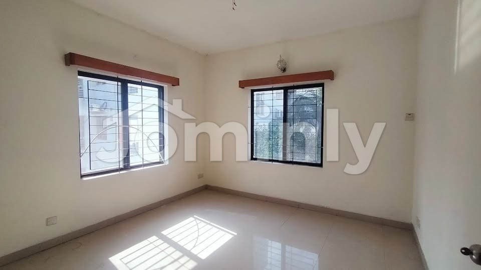 Exclusive 2100 Sft South-Facing Apartment for Rent in Banani