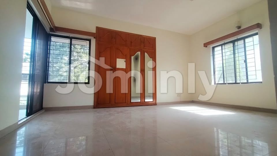 Exclusive 2100 Sft South-Facing Apartment for Rent in Banani - 3