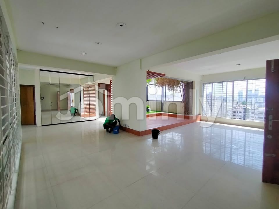Massive 4500 Sft Exclusive Office Space for Rent in Banani Prime Location