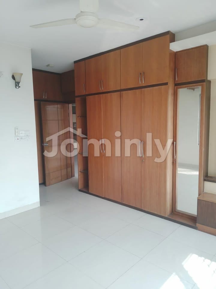 Exclusive 2250 Sft South-Facing Luxury Apartment for Rent in Banani - 4
