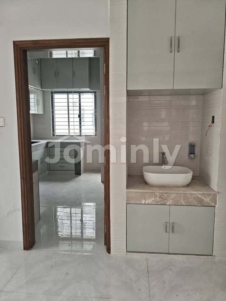 Premium 2307 Sft South-Facing Brand New Apartment in Bashundhara R/A (Block K) - 3