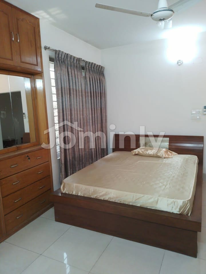 Elegant 2400 Sft Furnished South-Facing Residential Apartment for Rent in Banani - 3