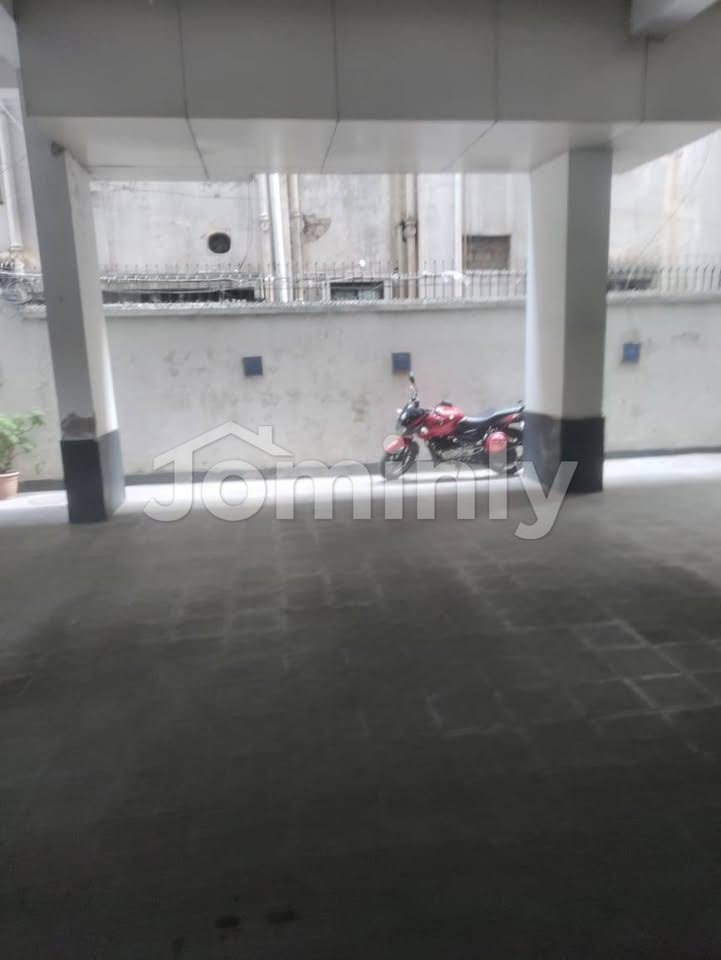 Premium 2,300 Sft Corporate Office Space for Rent at Road 7 Banani Dhaka - 3