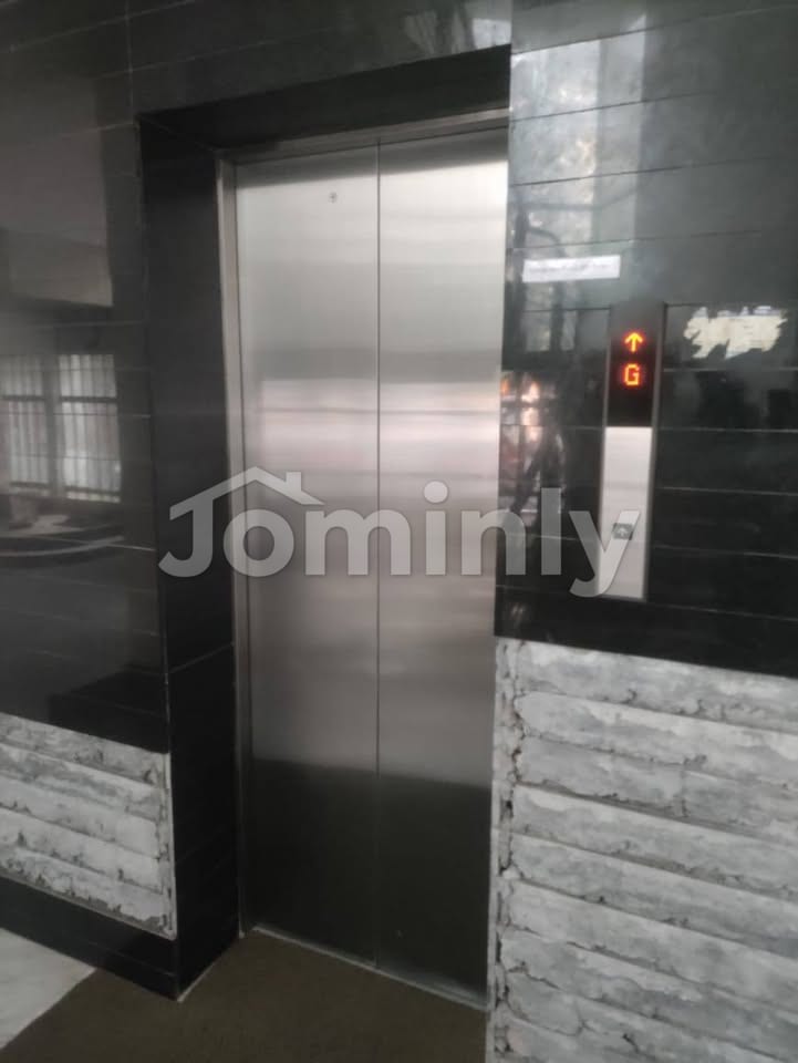 Premium 2,300 Sft Corporate Office Space for Rent at Road 7 Banani Dhaka - 4