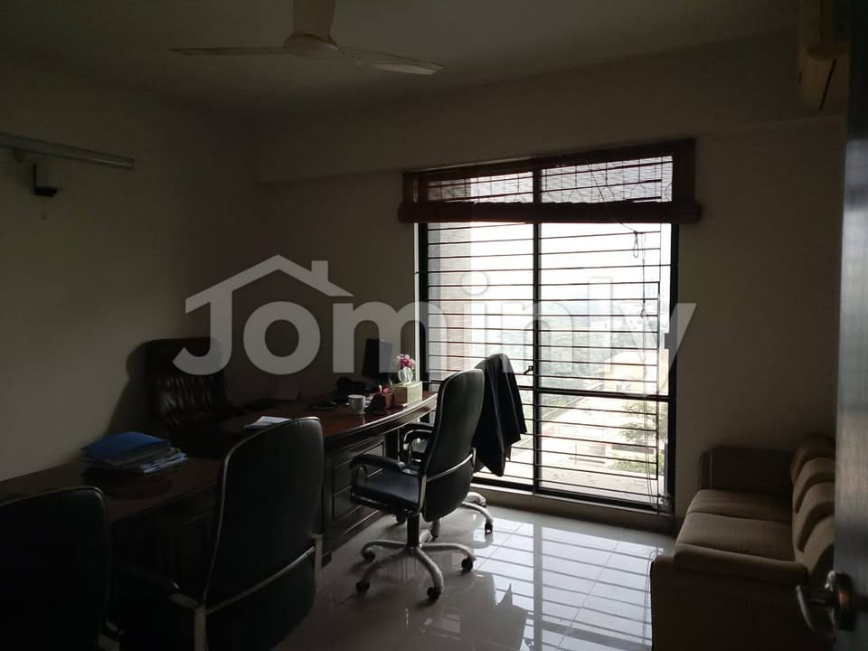 Cozy 1,500 Sft Commercial Office Space for Rent at Road 4 Banani Dhaka - 5