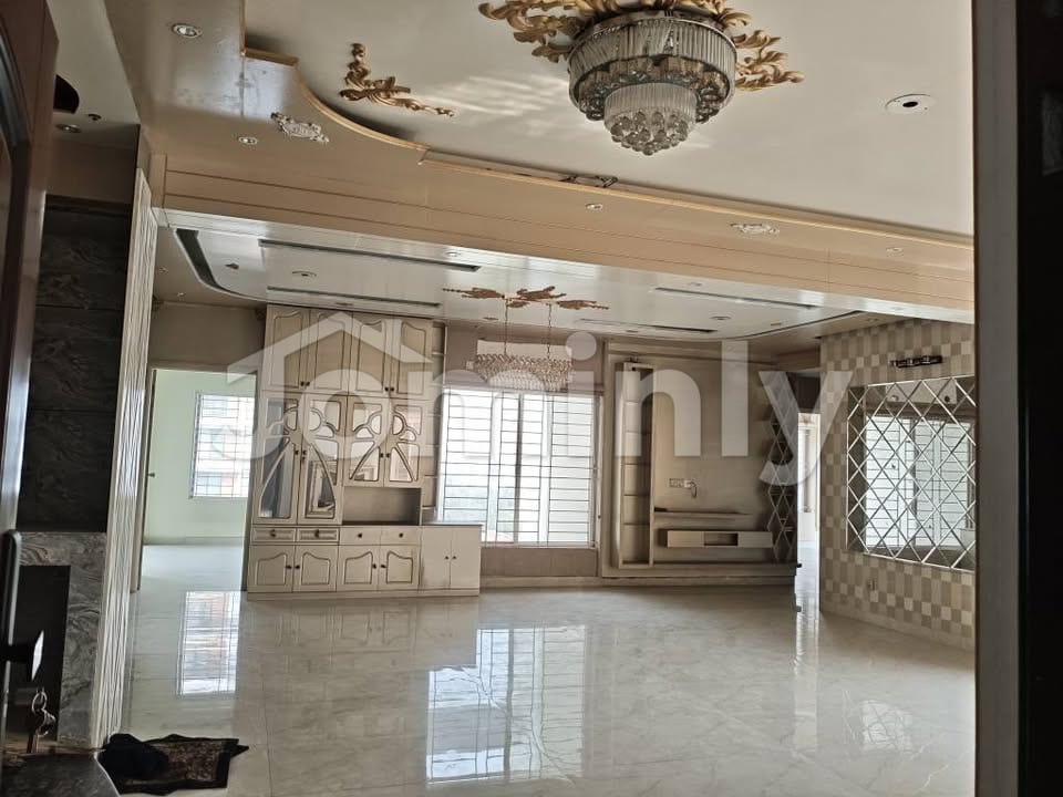 Premium 2400 Sqft South-Facing Apartment with Rooftop Pool in Bashundhara R/A