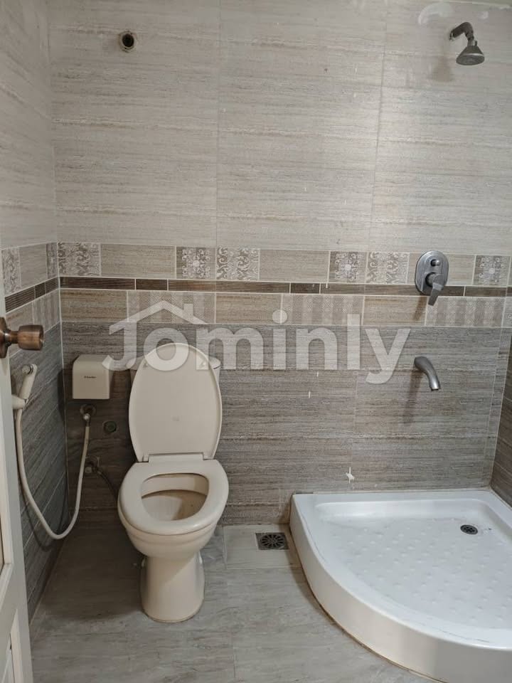 Premium 2400 Sqft South-Facing Apartment with Rooftop Pool in Bashundhara R/A - 3