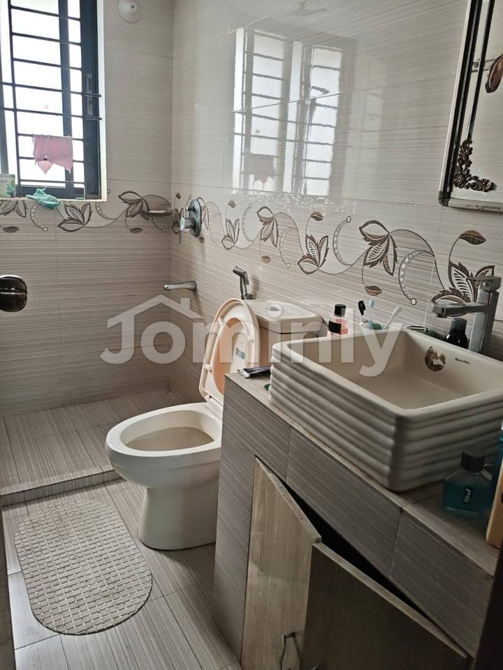 Comfortable 1500 Sqft 3-Bedroom Family Apartment for Rent in Bashundhara R/A - 2