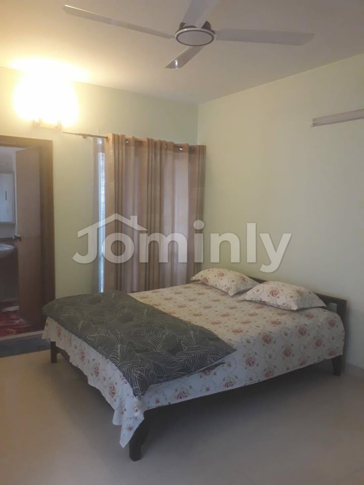 Luxury 2300 Sqft South-Facing Furnished Apartment for Rent in Banani - 2