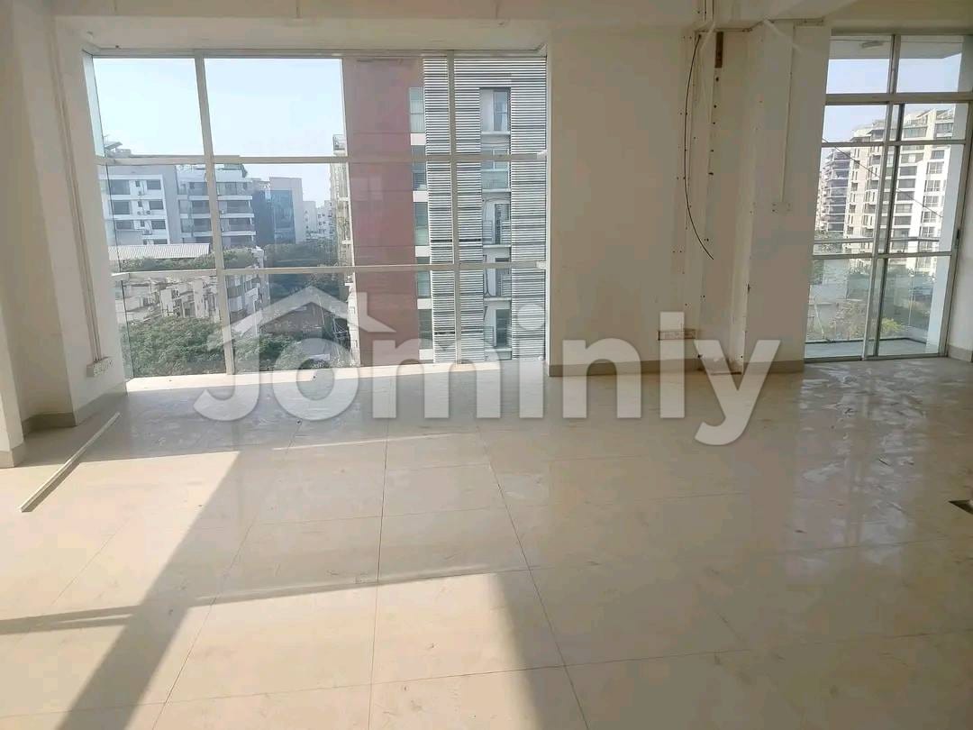 Premium 2,100 Sft Fully Commercial Office Space for Rent at Banani Near Pujar Math - 3
