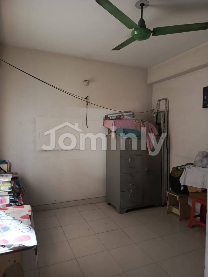 Large 1,947 Sft Used Residential Apartment for Sale at Pallabi, Mirpur-12 - 4