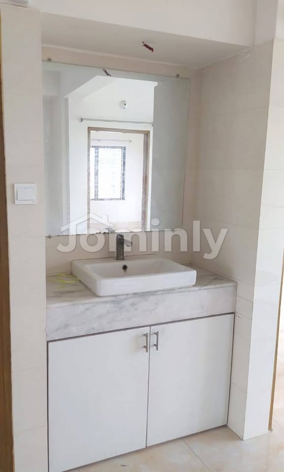 Cozy 1,550 Sft North-Facing Ready Flat for Sale at Block-L Basundhara R/A Dhaka - 2