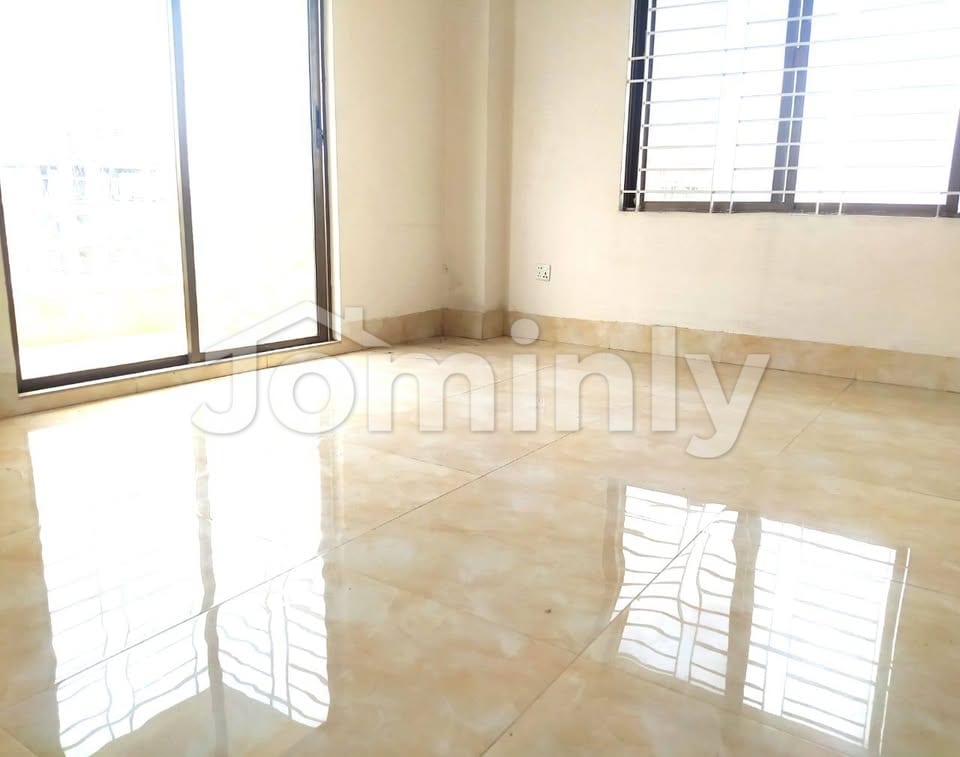 Cozy 1,550 Sft North-Facing Ready Flat for Sale at Block-L Basundhara R/A Dhaka - 4