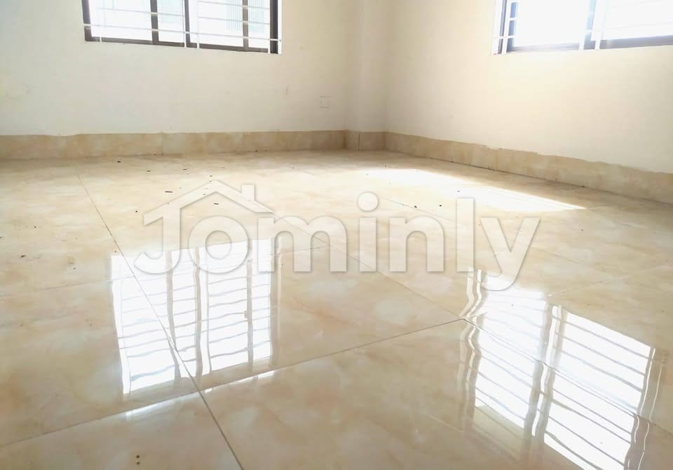 Cozy 1,550 Sft North-Facing Ready Flat for Sale at Block-L Basundhara R/A Dhaka - 5