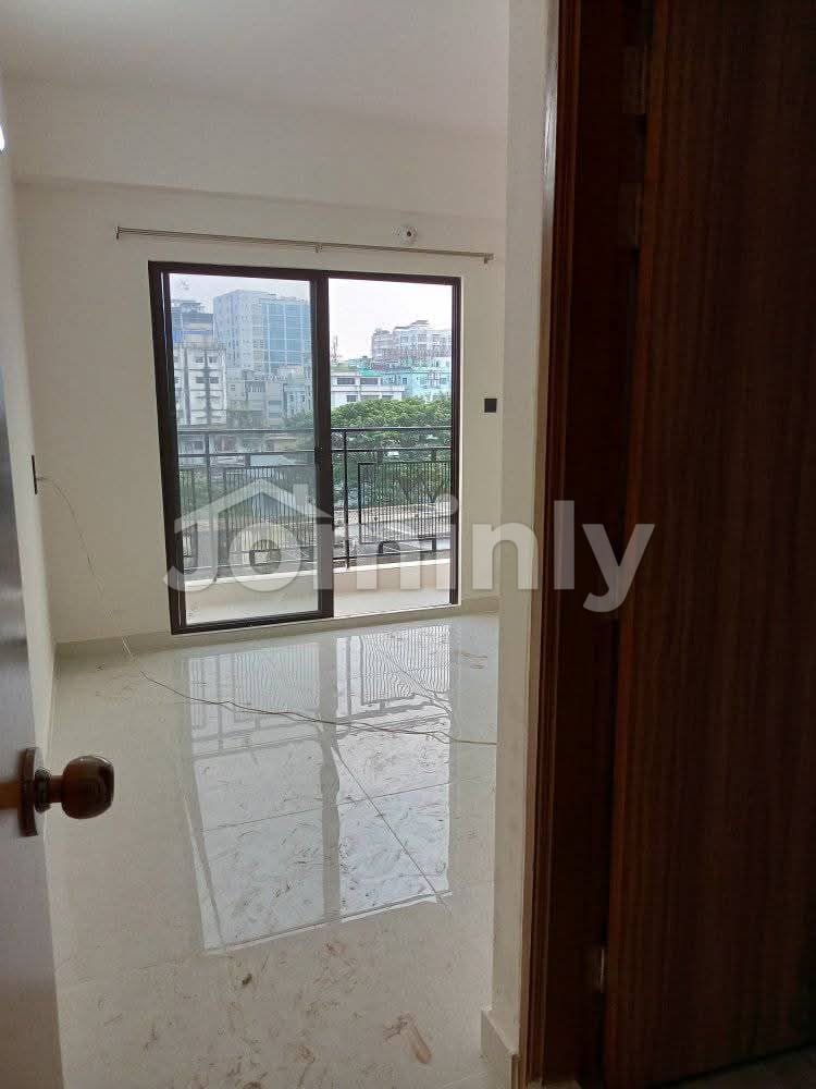 Premium 1,425 Sft South-Facing Flat for Sale at Kalabagan 1st Lane Dhaka - 4
