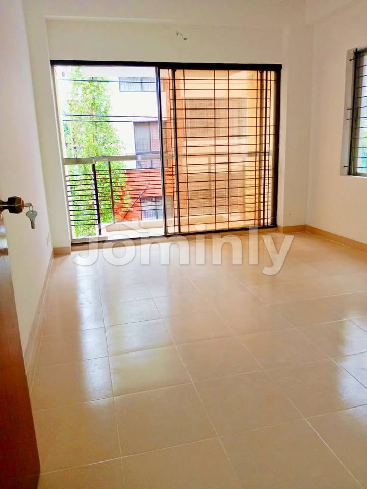 Rare 1,721 Sft East-Facing Lake & Park Facing Apartment for Sale at Sector 13, Uttara - 4