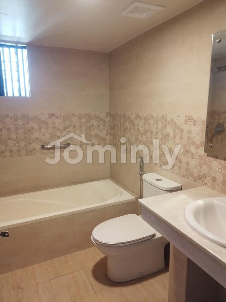 Luxury 2400 Sqft South-Facing Semi-Furnished Apartment for Rent in Banani - 2