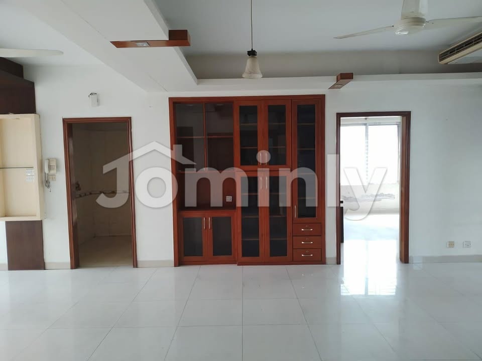 Luxury 2300 Sqft South-Facing Semi-Furnished Apartment for Rent in Banani