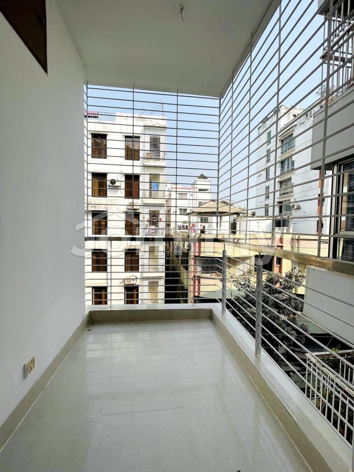 Sunny 1,307 Sft South-East Facing Ready Apartment for Sale at Sector 10, Uttara - 4