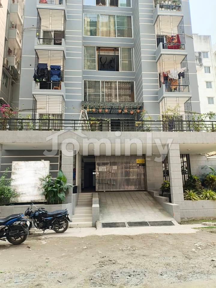 Luxurious 2,370 Sft Brand New Single Unit Apartment for Sale at Block-J, Basundhara R/A - 5