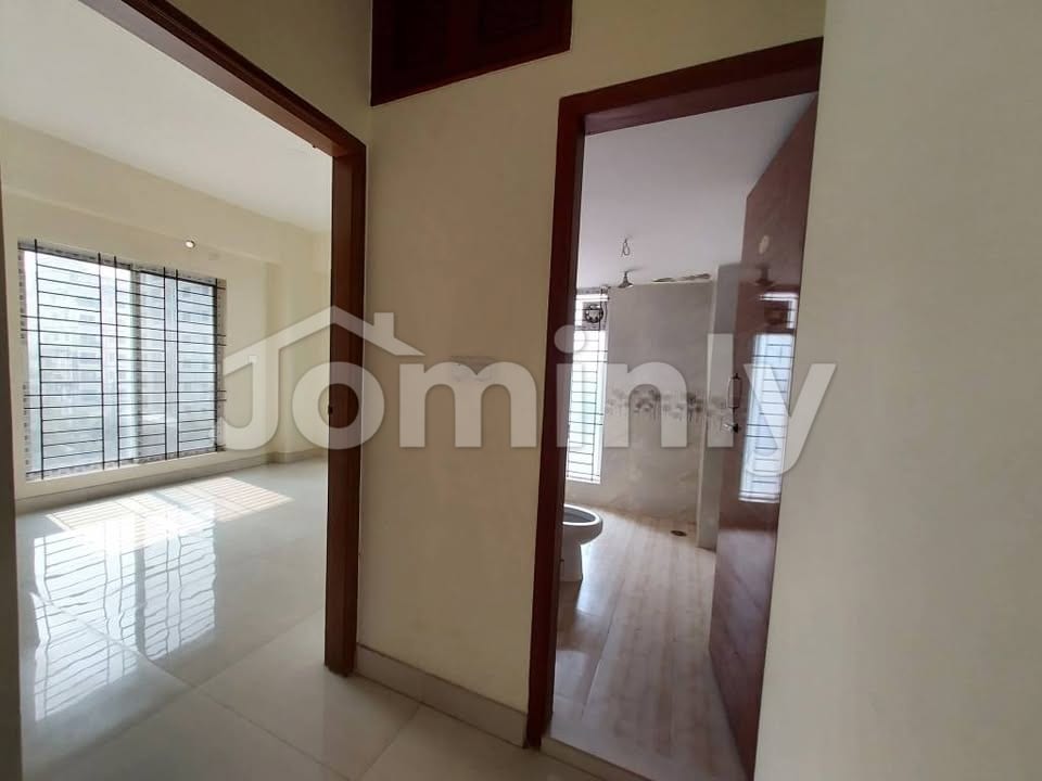 Grand 2,350 Sft Single Unit East-Facing Apartment for Sale at Bashundhara R/A Dhaka - 5