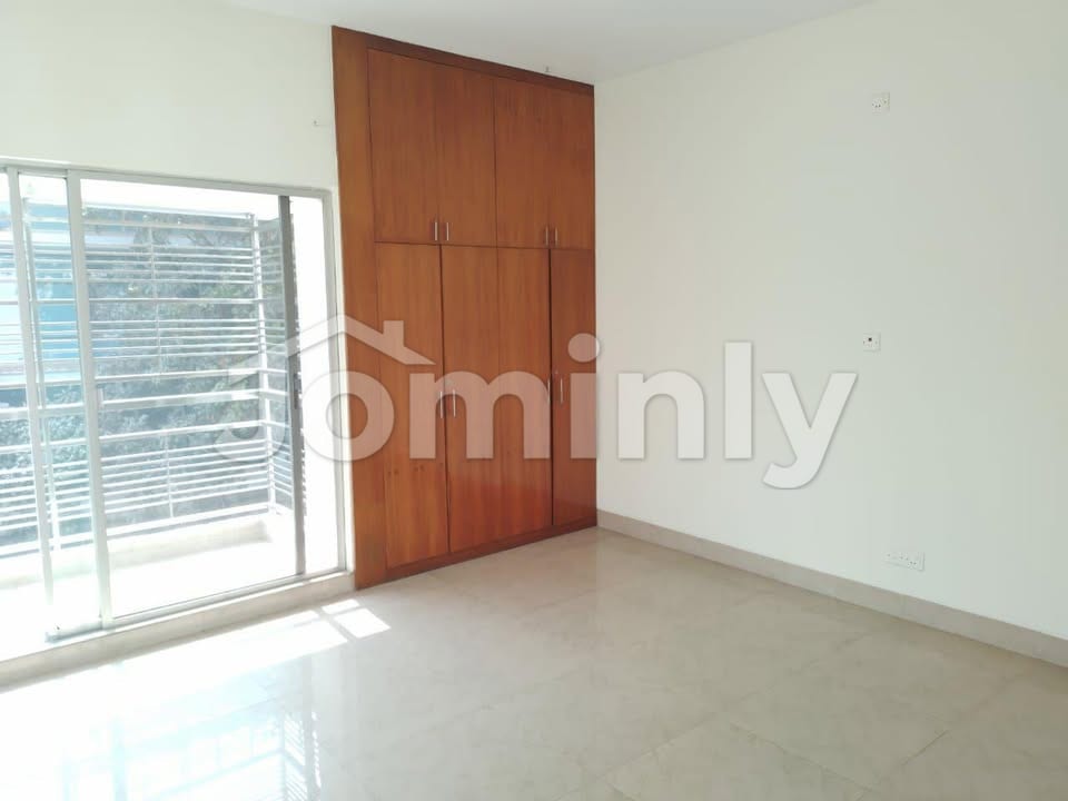Expansive 3000 Sqft South-Facing Luxury Apartment for Rent in Gulshan-1 - 2