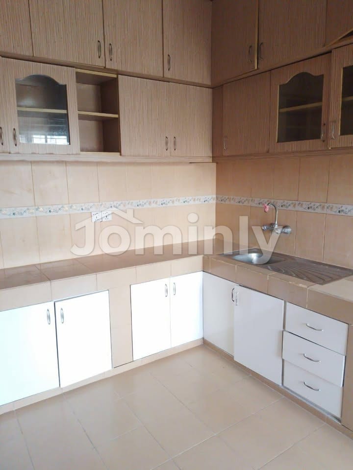 Expansive 3000 Sqft South-Facing Luxury Apartment for Rent in Gulshan-1 - 4
