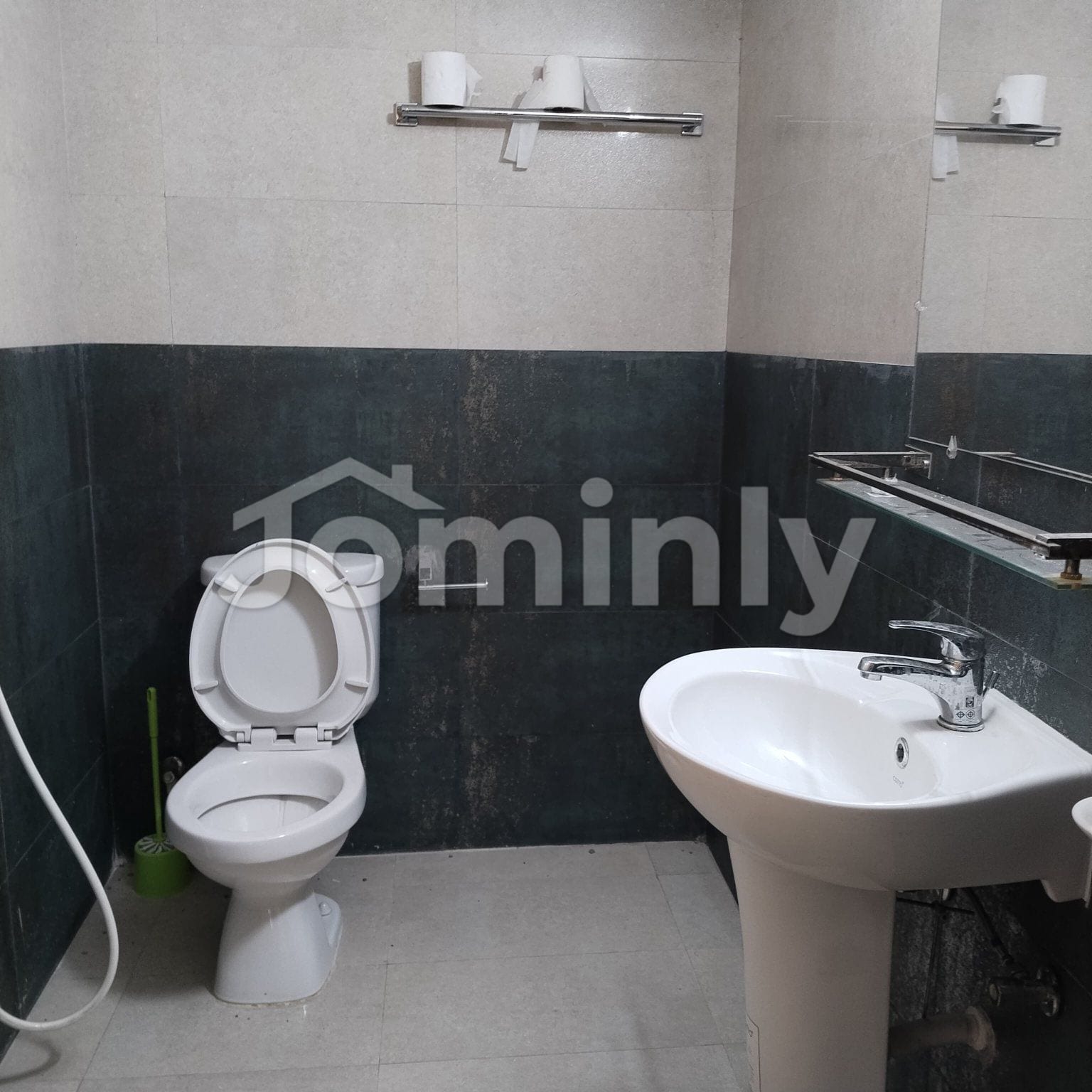 Spacious 2600 Sqft 3-Bedroom Unfurnished Apartment for Rent in Gulshan-1 - 2