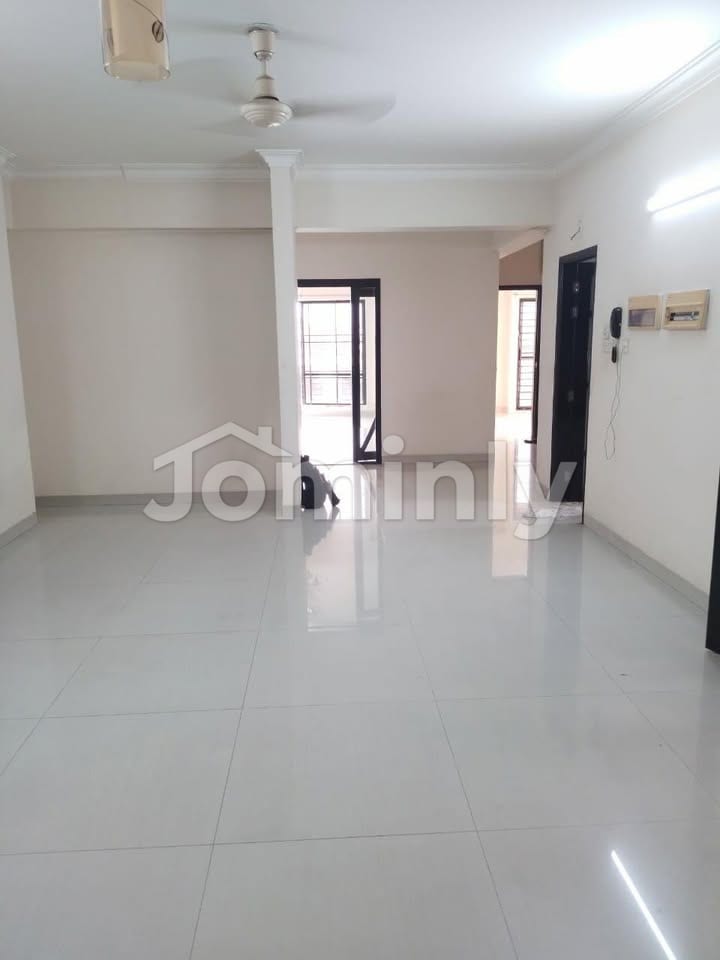 Luxury 2500 Sqft 3-Bedroom North-Facing Apartment for Rent in Banani - 2