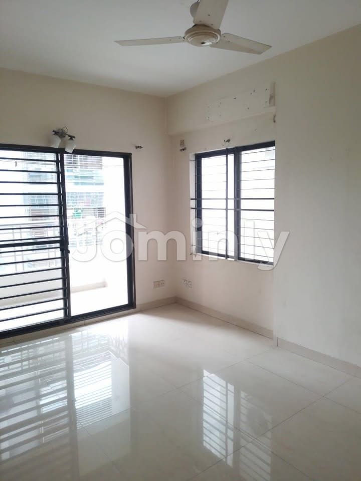 Luxury 2500 Sqft 3-Bedroom North-Facing Apartment for Rent in Banani - 4
