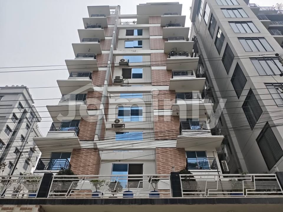 Spacious 2000 Sqft 4-Bedroom North-Facing Apartment for Rent in Bashundhara R/A