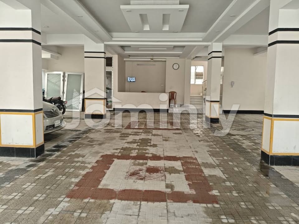 Spacious 2000 Sqft 4-Bedroom North-Facing Apartment for Rent in Bashundhara R/A - 2