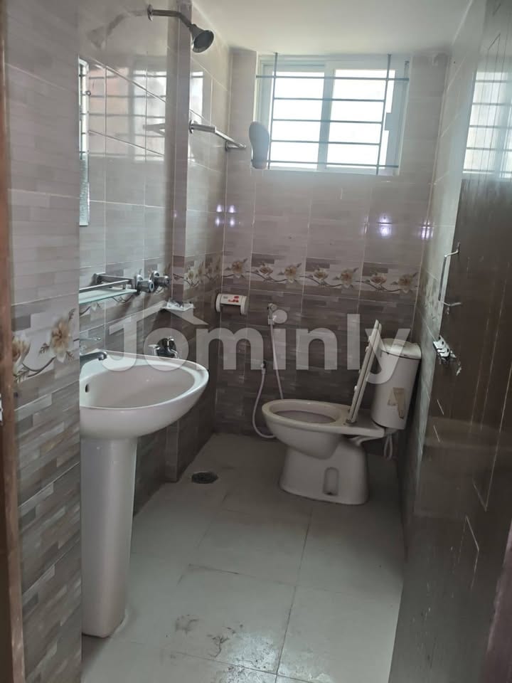 1500 Sqft 3-Bedroom North-Facing Apartment for Sale in Bashundhara R/A Block-H - 3
