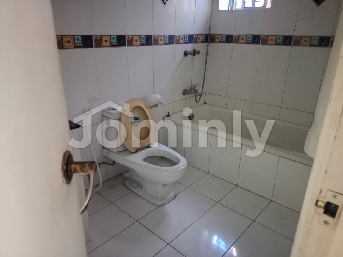 Spacious 2200 Sqft 3-Bedroom Unfurnished Apartment for Sale in Gulshan-2 - 2
