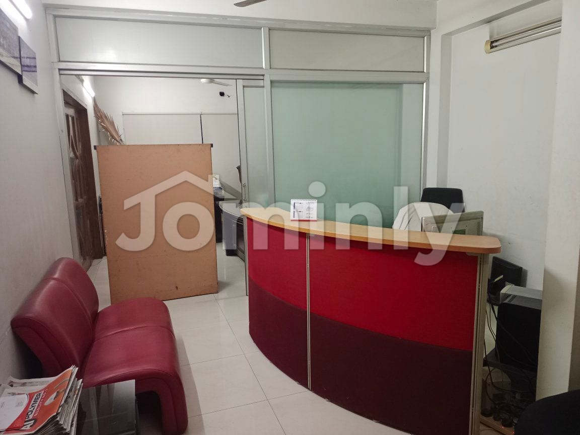 Spacious 2200 Sqft 3-Bedroom Unfurnished Apartment for Sale in Gulshan-2 - 4