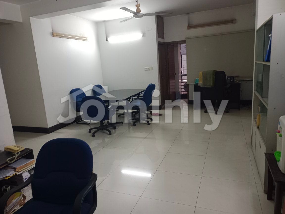 Spacious 2200 Sqft 3-Bedroom Unfurnished Apartment for Sale in Gulshan-2 - 5