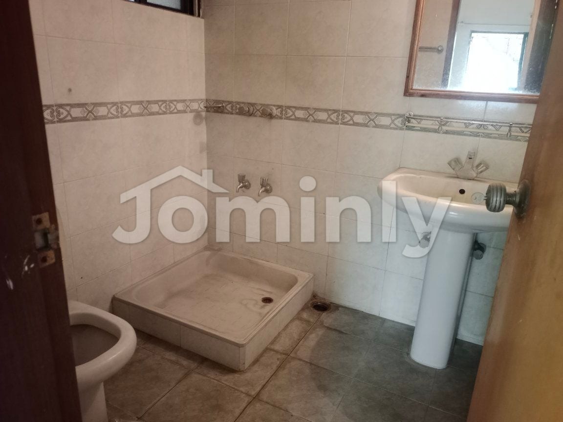 1800 Sqft 3-Bedroom Unfurnished Apartment for Sale in Banani - 2