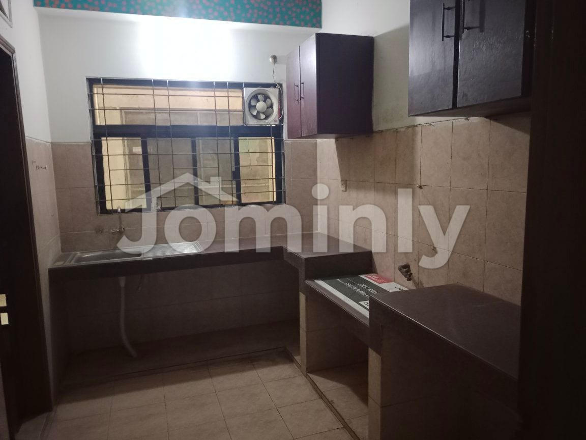 1800 Sqft 3-Bedroom Unfurnished Apartment for Sale in Banani - 3