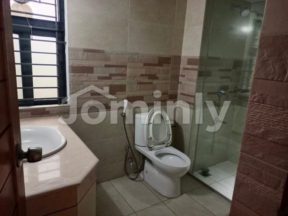 Palatial 5200 Sqft 4-Bedroom Semi-Furnished Apartment for Sale in Gulshan North - 2