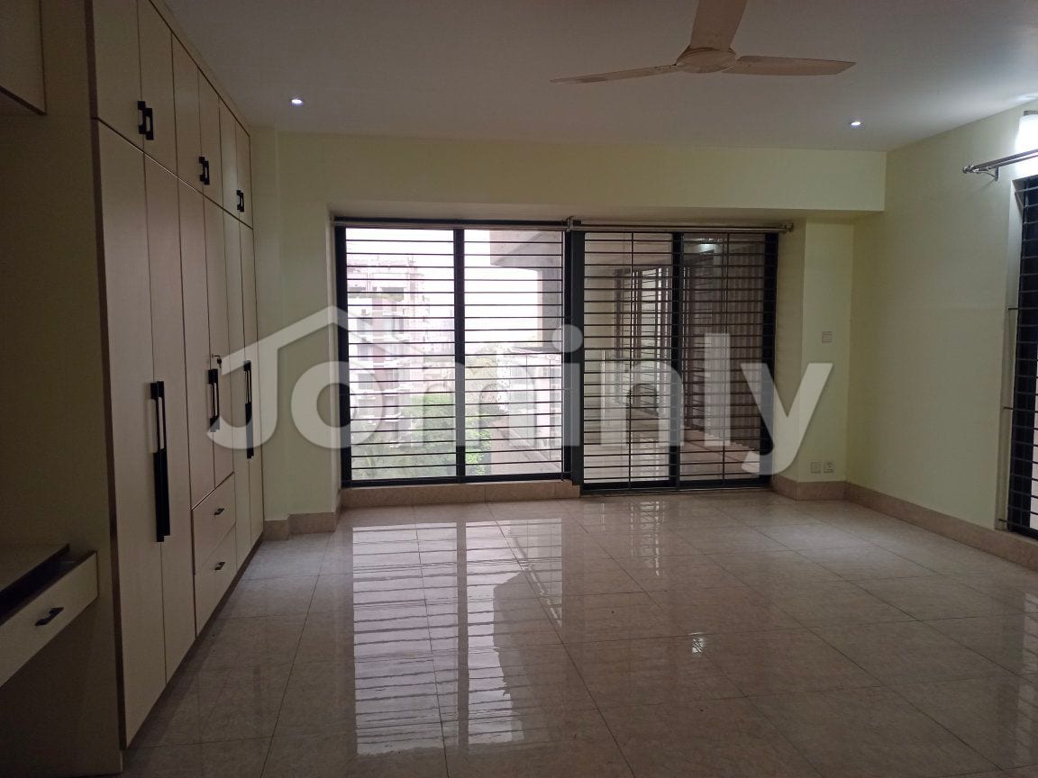 Palatial 5200 Sqft 4-Bedroom Semi-Furnished Apartment for Sale in Gulshan North - 5