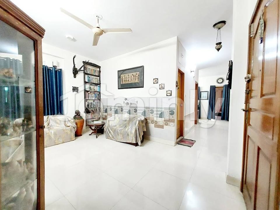 Prime 1,200 Sft Ready Apartment with Titas Gas at Bashundhara R/A (North Facing)