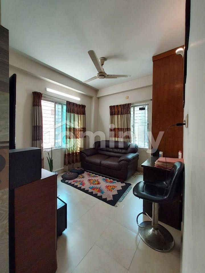 Prime 1,200 Sft Ready Apartment with Titas Gas at Bashundhara R/A (North Facing) - 3
