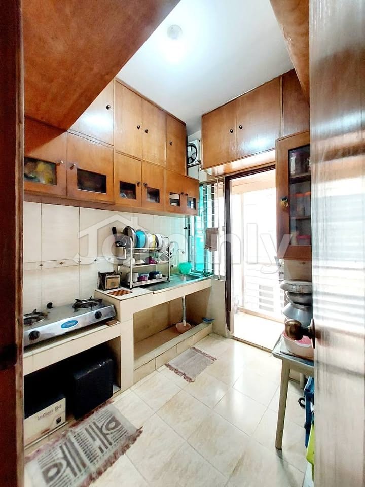 Prime 1,200 Sft Ready Apartment with Titas Gas at Bashundhara R/A (North Facing) - 5