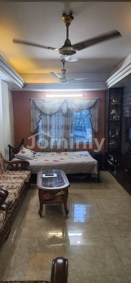 Spacious 1550 Sqft 3-Bedroom Used Apartment for Sale in Circular Road (Hatirpool) - 3