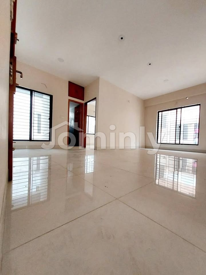 Premium 1,900 Sft Single Unit South-Facing Ready Apartment at Bashundhara R/A (Near NSU & IUB)