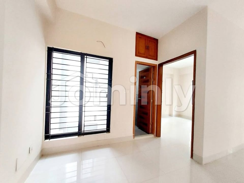 Premium 1,900 Sft Single Unit South-Facing Ready Apartment at Bashundhara R/A (Near NSU & IUB) - 4